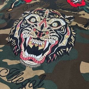 Embroidered camo jacket L
